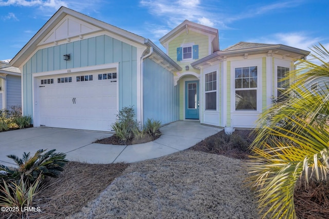 view of front of property featuring a garage