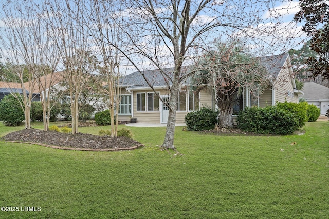 view of front of house featuring a front yard