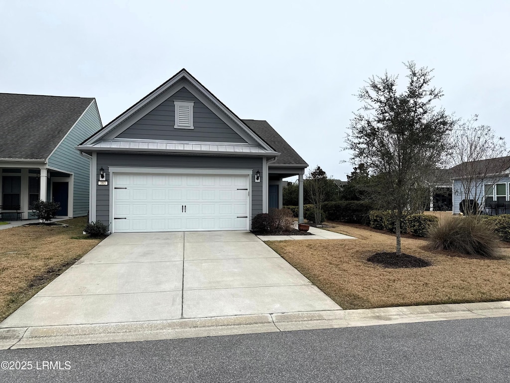 view of front facade with a garage