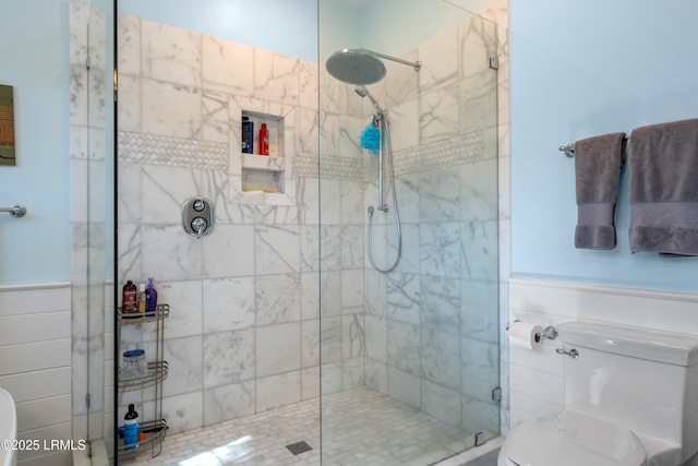 full bath featuring a shower stall and toilet