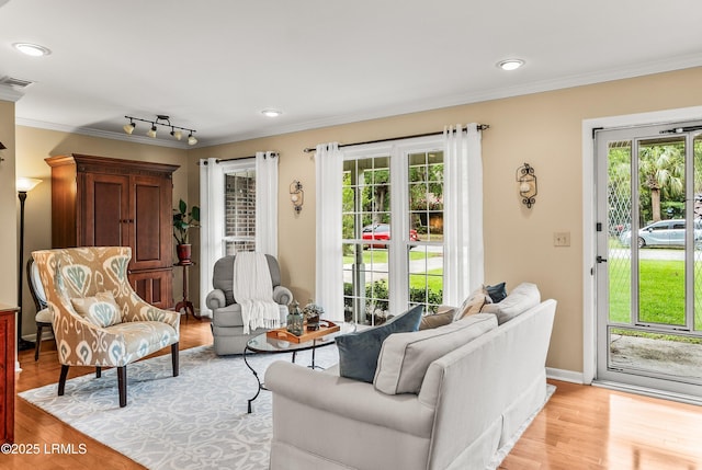 906 Belleview Cir E, Beaufort, SC 29902 - living area with ornamental molding, light wood finished floors, baseboards, and recessed lighting