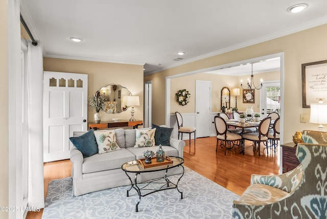 906 Belleview Cir E, Beaufort, SC 29902 - living room featuring a chandelier, wood finished floors, crown molding, and recessed lighting