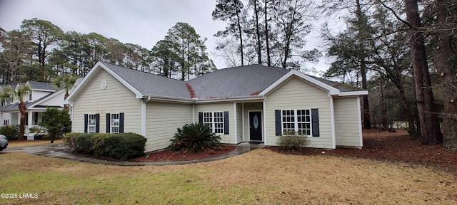 single story home with a front lawn