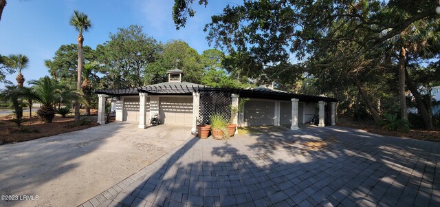 view of front of property featuring a garage