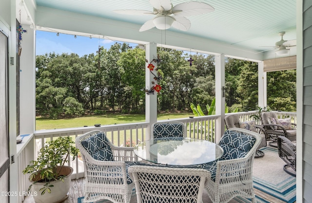 sunroom featuring a ceiling fan