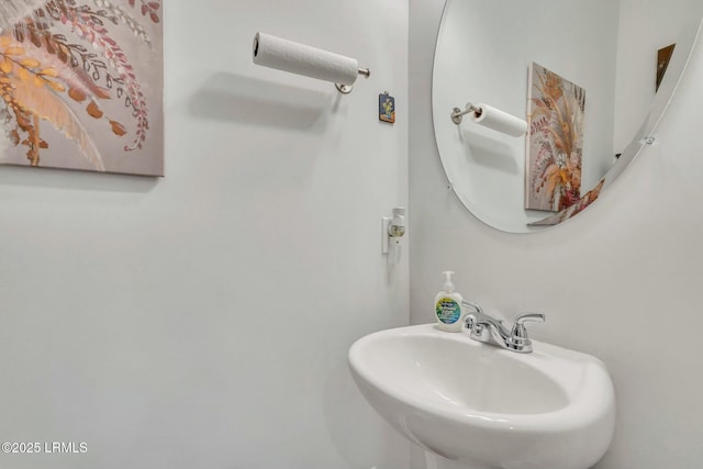 bathroom featuring sink