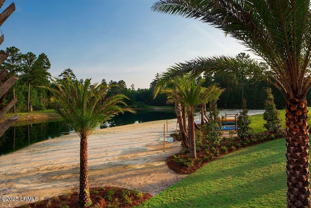 view of yard featuring a water view