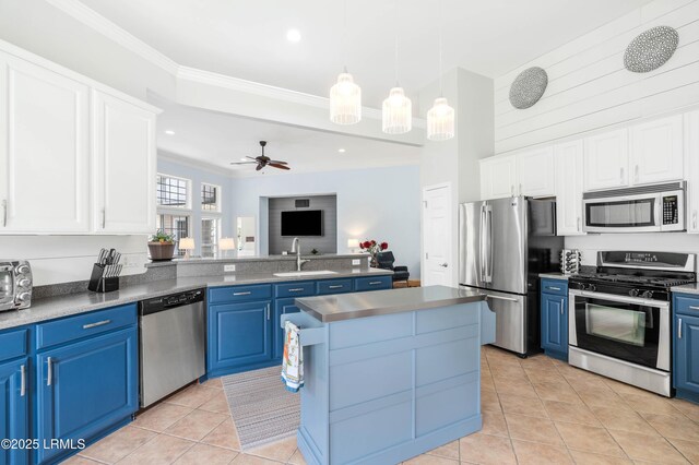 170 Pinecrest Cir, Bluffton, SC 29910 - kitchen featuring stainless steel appliances, blue cabinetry, a sink, crown molding, and white cabinets