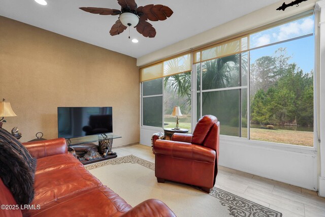 living area featuring ceiling fan and recessed lighting