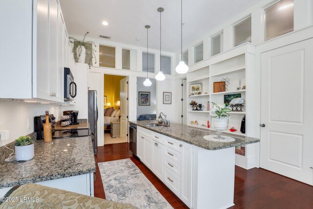 10 Abbey Row Unit 1A, Beaufort, SC 29906 - kitchen featuring visible vents, white cabinetry, stainless steel appliances, and a sink