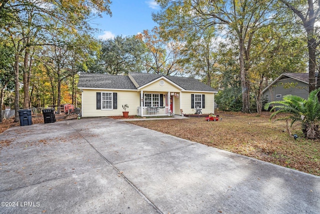 ranch-style house with covered porch