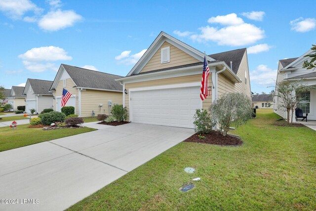 view of front of property with a front yard