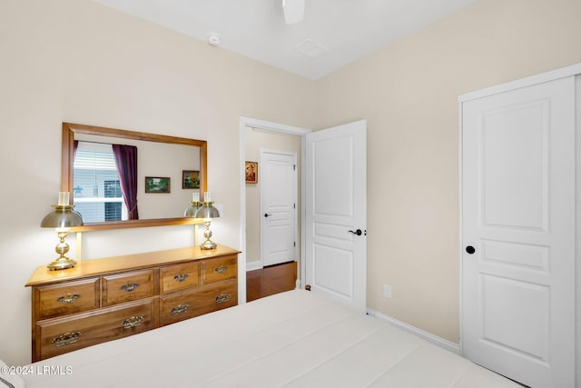 bedroom with ceiling fan