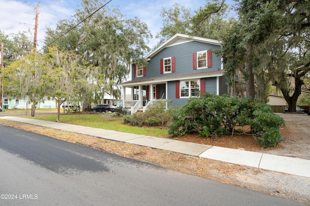 view of front of house featuring a front lawn and covered porch