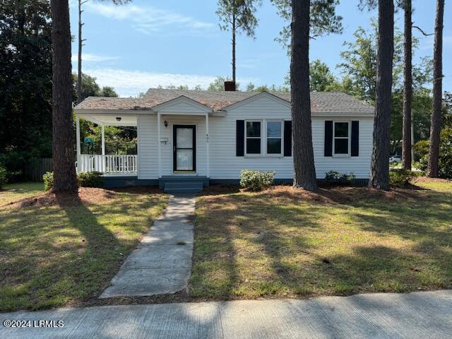 single story home featuring a front yard and covered porch