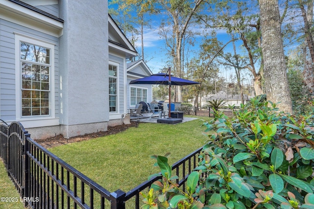 view of yard with a patio