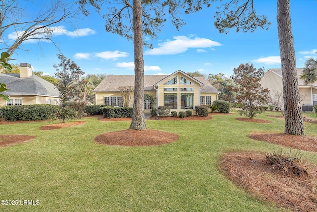 view of front of property with a front lawn