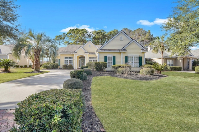 view of front of home with a front lawn