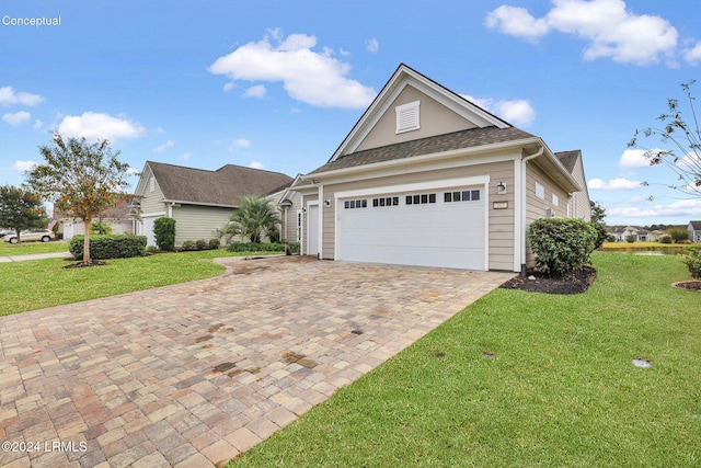 view of front of home featuring a front lawn