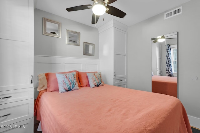 bedroom with ceiling fan