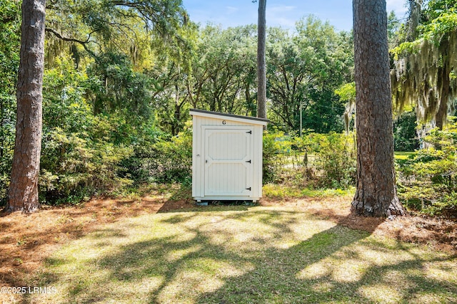 1 William St, Beaufort, SC 29907 - view of shed with a wooded view