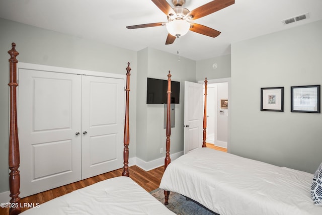 1 William St, Beaufort, SC 29907 - bedroom with a closet, wood finished floors, visible vents, a ceiling fan, and baseboards