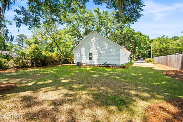 1 William St, Beaufort, SC 29907 - view of yard with cooling unit and fence