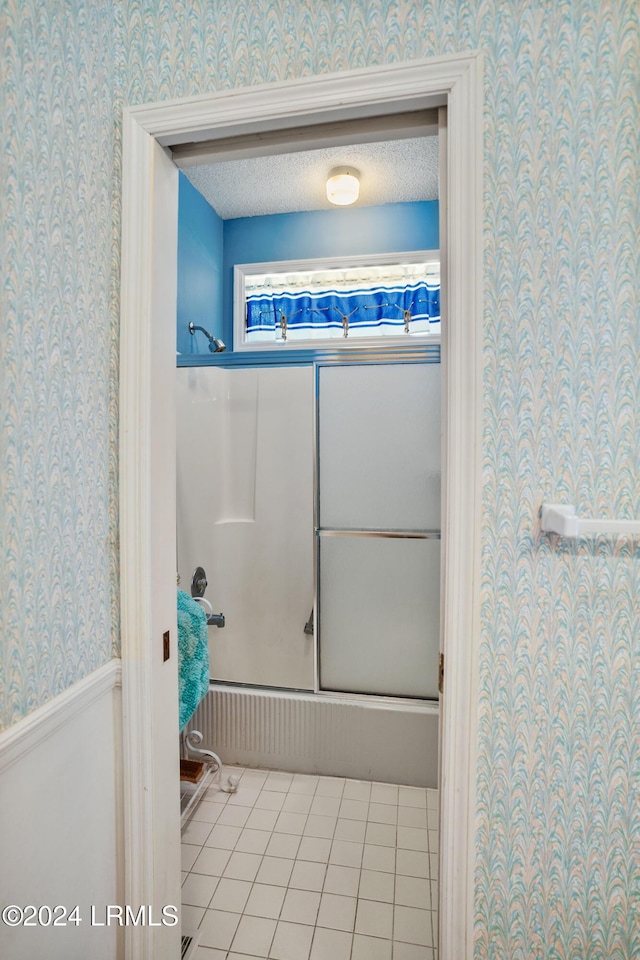 bathroom with a textured ceiling