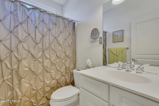 bathroom with a shower with curtain, vanity, and toilet