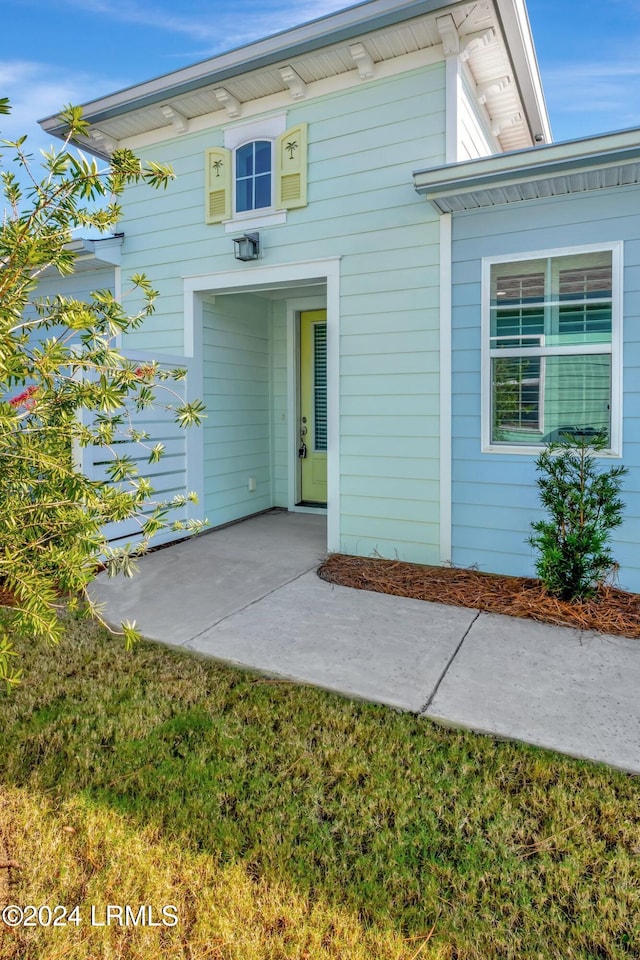 entrance to property with a patio