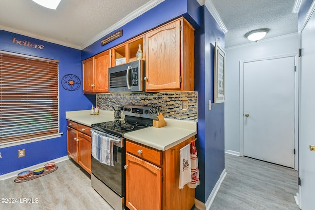 kitchen featuring crown molding, light hardwood / wood-style flooring, stainless steel appliances, a textured ceiling, and decorative backsplash