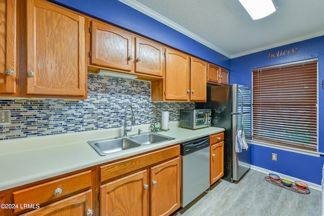 kitchen with stainless steel appliances, light hardwood / wood-style floors, sink, and decorative backsplash