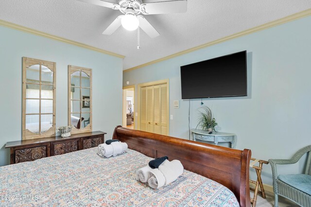 bedroom featuring ornamental molding, ceiling fan, a textured ceiling, and a closet