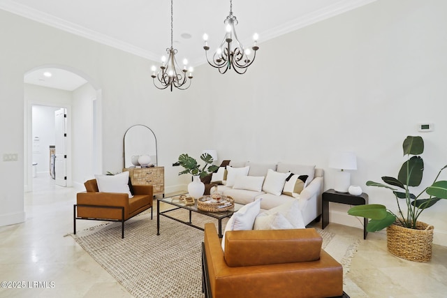 living area featuring crown molding, a notable chandelier, baseboards, and arched walkways