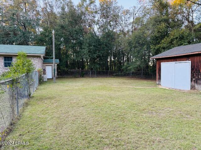 1154 Spruce St, Allendale, SC 29810 - view of yard featuring a shed