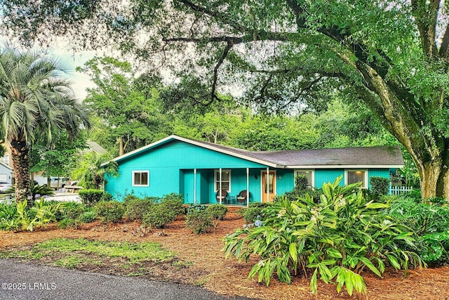 single story home featuring a porch