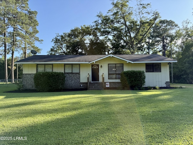 26 Mallard St, Ridgeland, SC 29936 - ranch-style home featuring a front lawn