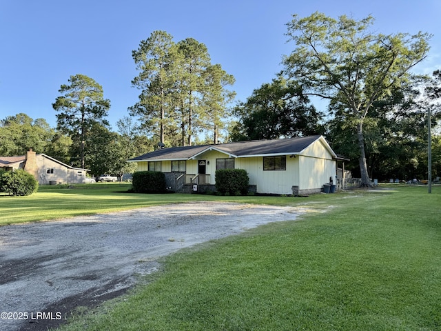 26 Mallard St, Ridgeland, SC 29936 - view of front of home with a front lawn and driveway