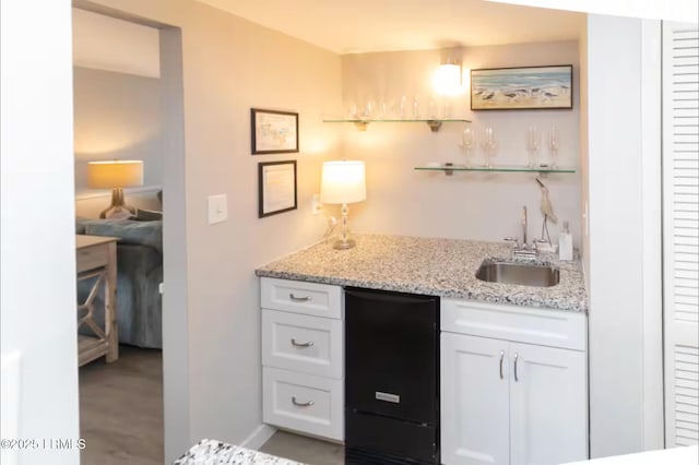 663 William Hilton Pkwy Unit 442, Hilton Head Island, SC 29928 - indoor wet bar featuring refrigerator and baseboards