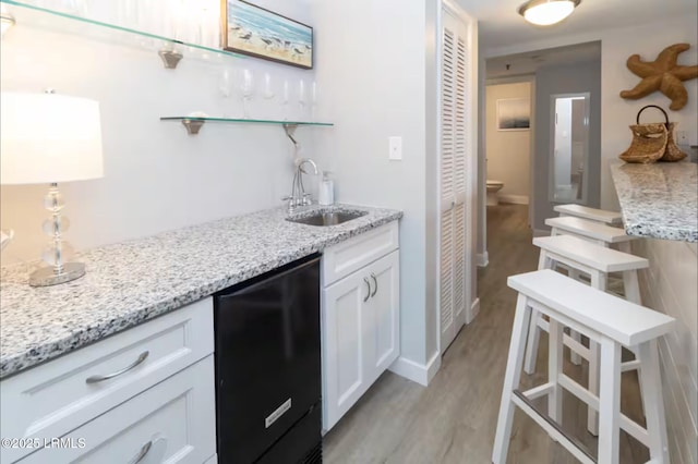 663 William Hilton Pkwy Unit 442, Hilton Head Island, SC 29928 - indoor wet bar with dishwasher and light wood finished floors