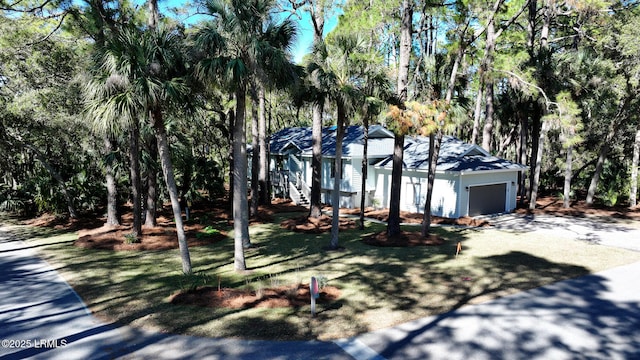 view of front facade with an attached garage and driveway