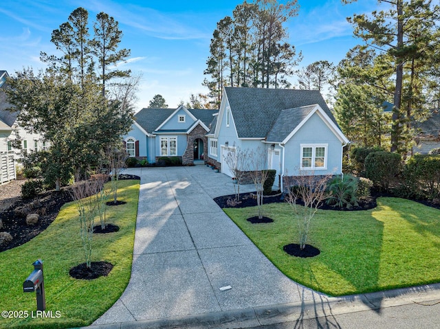 view of front of house featuring a front yard