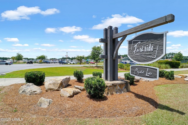 community / neighborhood sign featuring a yard