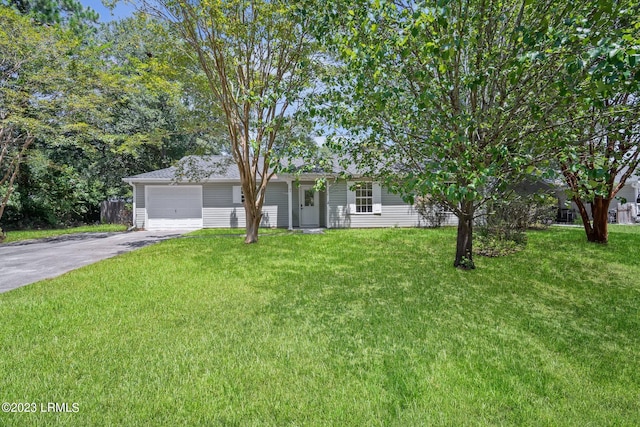 7 Grandiflora Ln, Beaufort, SC 29907 - view of front of house featuring driveway, a front yard, and an attached garage