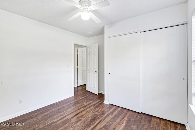 unfurnished bedroom featuring wood finished floors, ceiling fan, baseboards, and a closet