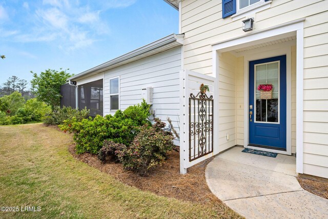 property entrance featuring a lawn