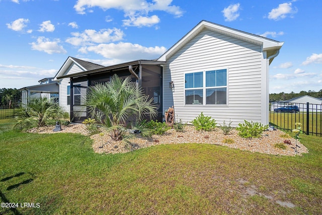 view of front facade featuring a front yard and fence