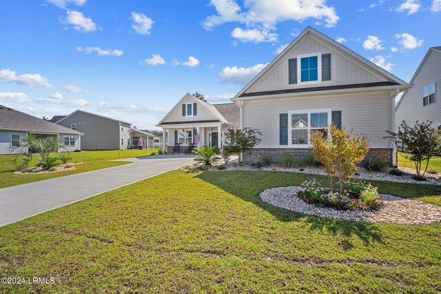 view of front of house featuring a front yard