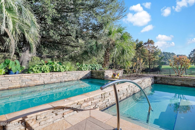 view of swimming pool