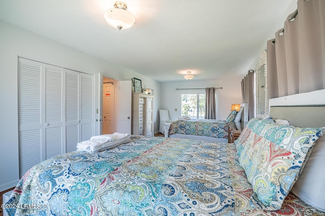 bedroom featuring a closet